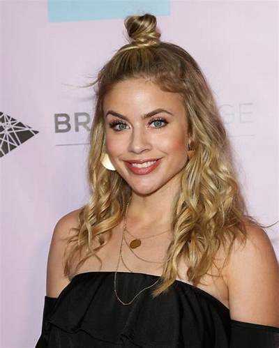 Krista Kalmus Height, Weight, Net Worth, Age, Wiki, Who, Instagram, Biography
