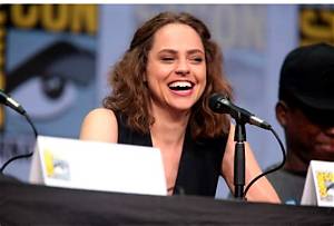 Kristina Dourif Bio, Wiki, Age, Height, Family, Husband, Sister: Fiona Dourif and Net Worth.