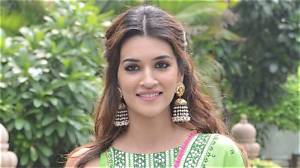 Kriti Sanon Height, Weight, Net Worth, Age, Birthday, Wikipedia, Who, Instagram, Biography