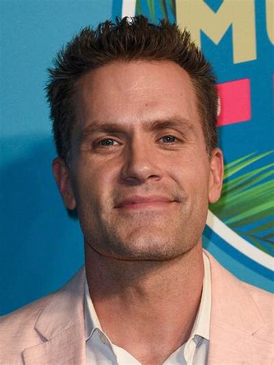 Kyle Brandt Biography, Age, Family, Wife, the Real World, Nfl, Salary