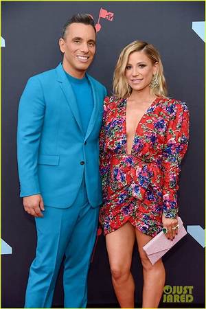 Lana Gomez – Biography and Facts About Sebastian Maniscalco’s Wife
