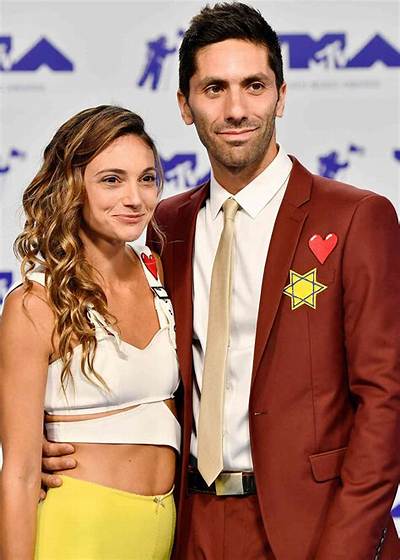 Laura Perlongo (Nev Schulman’s Wife) Wiki, Bio, Age, Height, Facts