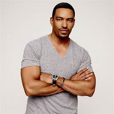 Laz Alonso, Age, Life, Ethnicity, Religion, Height, Weight, Net Worth, Biography, Dating, Married, Wife, Mother’s Milk, the Boys, Wiki