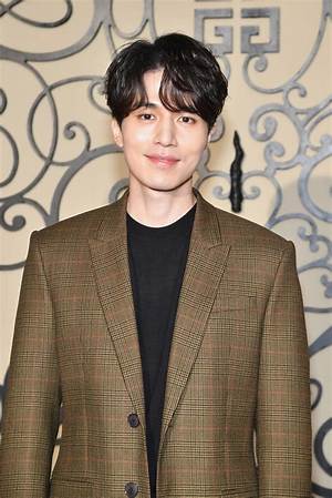 Lee Dong Wook Bio, Wiki, Age, Height, Education, Wife, Family, Career and Net Worth