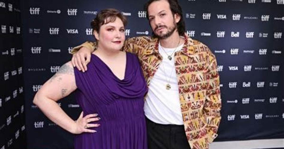 Lena Dunham- Age, Net Worth, Height, Boyfriend, Career, Ethnicity
