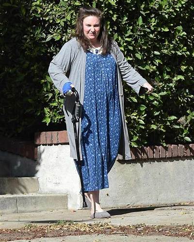 Lena Dunham Illness & Ehlers-Danlos Syndrome: What Happened to the Actress-Writer?