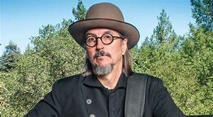 Les Claypool: Wife, Net Worth, Tattoos, Smoking & Body Facts