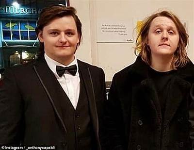 Lewis Capaldi Origini and Family: Brother and New Girlfriend