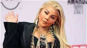 Lil’ Kim Bio, Wiki, Age, Height, Husband, Daughter, Lighters Up, Songs and Net Worth