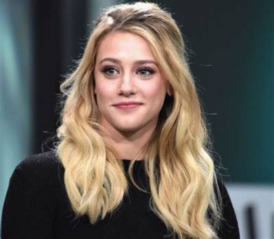 Lili Reinhart Bio, Wiki, Age, Boyfriend, Height, Twin and Cole Sprouse and Net Worth
