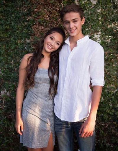 Lily Chee Sisters, Career, Boyfriend & Net Worth