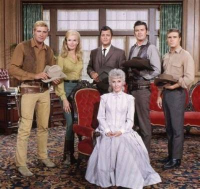 Linda Evans Siblings: Meet Carol Davidson, Kathy Evanstad