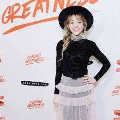 Lindsey Stirling Biography, Facts, Dating, Married, Husband, Net Worth, Religion, Age, Wiki, Family, Songs, Albums, Tour, Awards, Violin, Concert