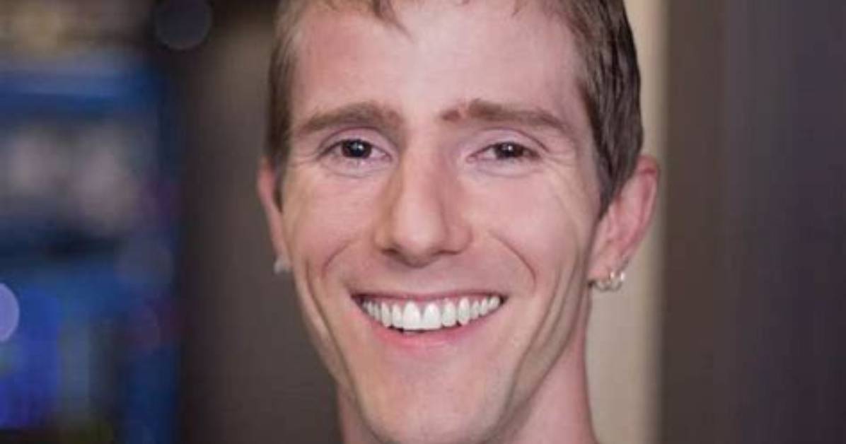 Linus Sebastian: Wife, Net Worth, Tattoos, Smoking & Body Facts