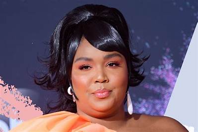 Lizzo Height, Weight, Net Worth, Age, Birthday, Wikipedia, Who, Nationality, Biography