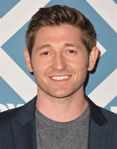 Lucas Neff Net Worth, Age, Movies and Tv Shows, Height