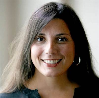 Lulu Garcia Navarro Bio, Wiki, Age, Height, Education, Husband, Family, Salary and Net Worth