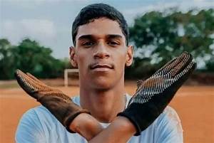Luva De Pedreiro Football Influencer Viral on Tiktok and Instagram