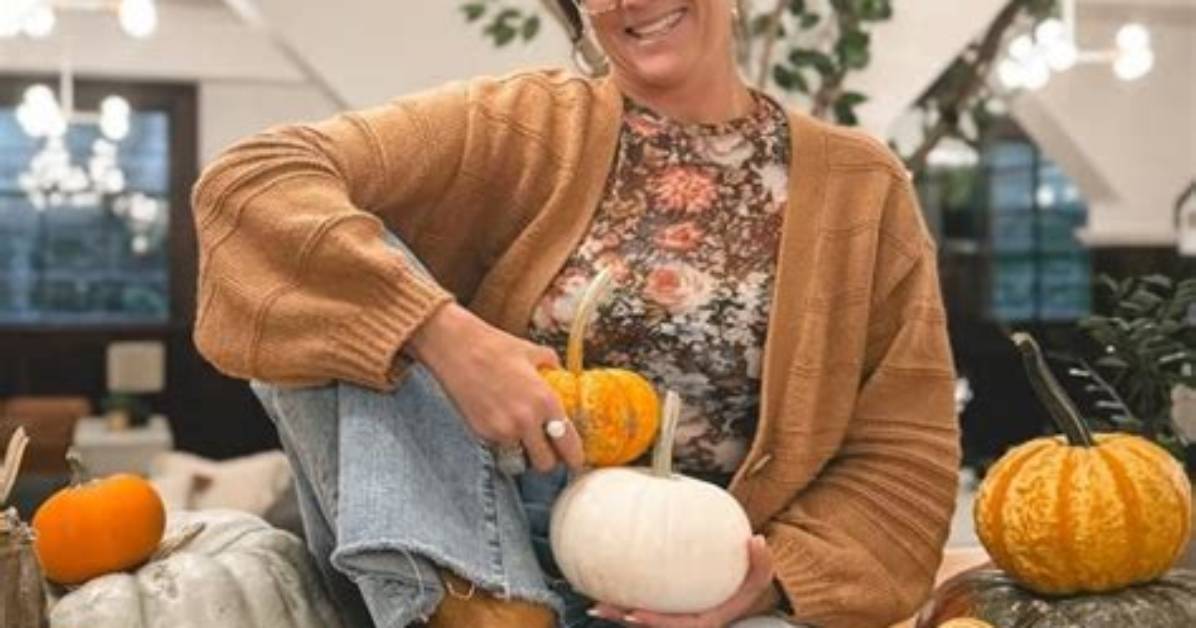 Lyndsay Lamb Bio, Wiki, Age, Family, Husband, Unsellable Houses, and Net Worth