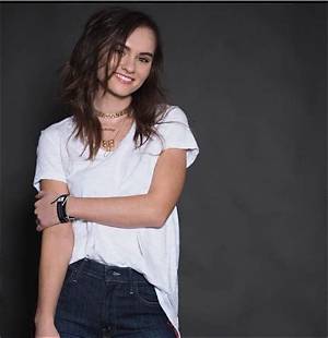 Madeline Carroll: Single, Net Worth, Tattoos, Smoking & Body Measurements
