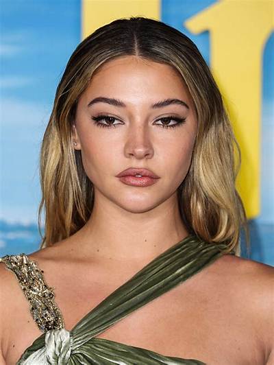 Madelyn Cline Religion: Is She Jewish or Christian? Ethnicity and Siblings