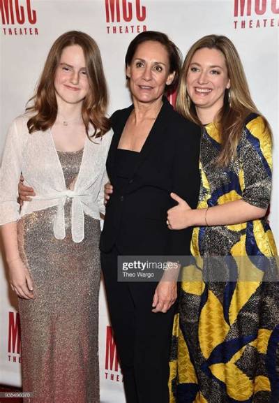 Mae Akins Roth (Laurie Metcalf’s Daughter) Bio, Wiki, Age, Height, Dating, and Net Worth