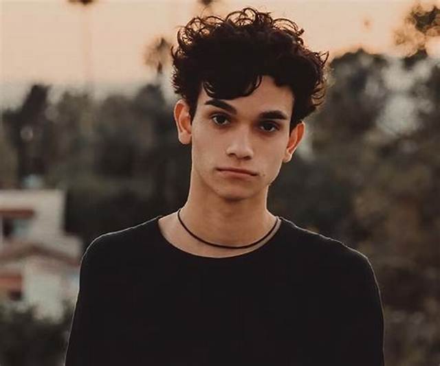 Marcus Dobre (Youtuber) Wiki, Bio, Age, Height, Weight, Net Worth, Girlfriend, Facts