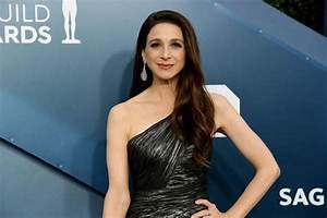 Marin Hinkle Biography, Age, Actor, Net Worth, Husband, Movies, Tv Shows