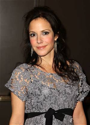 Mary-Louise Parker Height, Age, Bio, Family, Dating, Net Worth