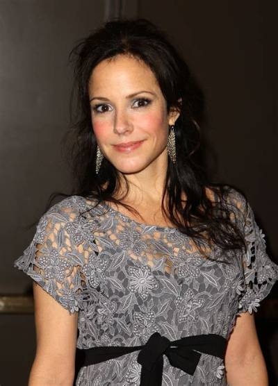 Mary-Louise Parker Height, Age, Bio, Family, Dating, Net Worth
