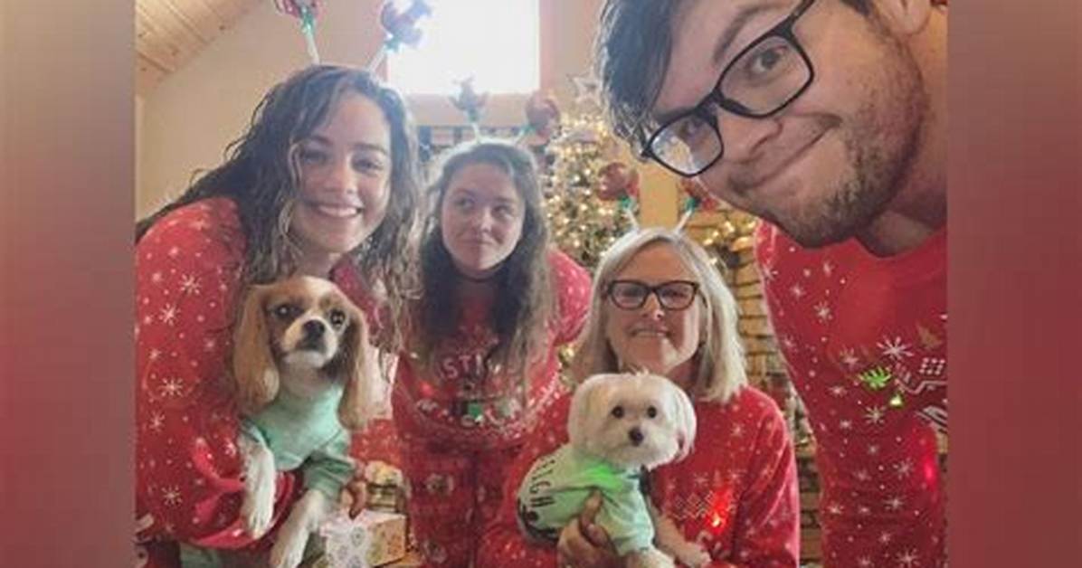 Mary Mouser Parents – Tina Mouser and Scott Mouser Age Difference