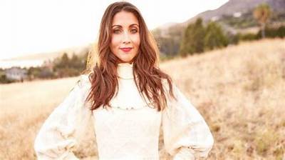 Mary Padian Net Worth: Know About Her Husband, Height and Boyfriend
