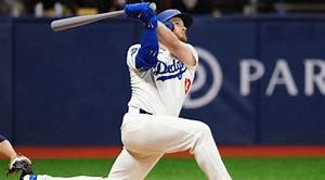 Max Muncy Biography, Age, Contract, Salary, Injury, Girlfriend, Jersey, Education and Parents.