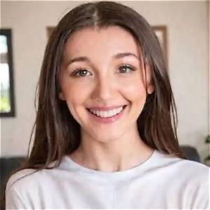 Maya Woulfe Height, Weight, Net Worth, Age, Birthday, Wikipedia, Who, Instagram, Biography