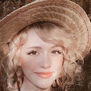 Mckenna Kaelin (Cozykitsune) Bio, Age, Wiki, Net Worth, Height, Boyfriend?