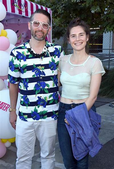 Meet Amanda Jette Knox Husband Zoe Knox; Her Net Worth & Kids Details