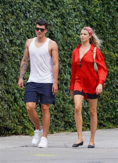 Meet Julian Herrera on Instagram – Hailey Clauson Boyfriend Details Explored