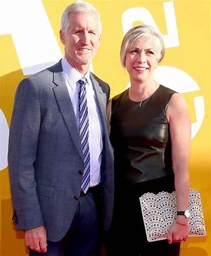 Meet Mike Breen Wife Rosanne Breen: What Is His Salary as Play-by-Play Sports Commentator?