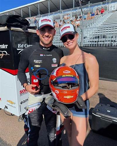 Meet Rinus Veekay Boxer Girlfriend Carmen De Jong, How Tall Is the Racing Driver?