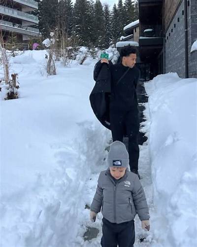 Meet Sarah Howard Parents on Instagram: Everything to Know About the Beauty Expert