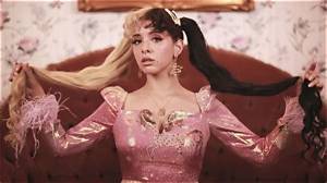 Melanie Martinez- Bio, Age, Songs, Net Worth, Boyfriend, Height, Career