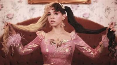 Melanie Martinez- Bio, Age, Songs, Net Worth, Boyfriend, Height, Career