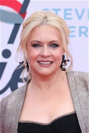 Melissa Joan Hart Bio, Age, Movies and Tv Shows, Nationality, Height, Weight, Teeth, Instagram