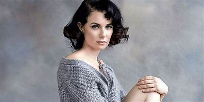 Mia Kirshner’s Biography, Net Worth, Fact, Career, Awards and Life Story