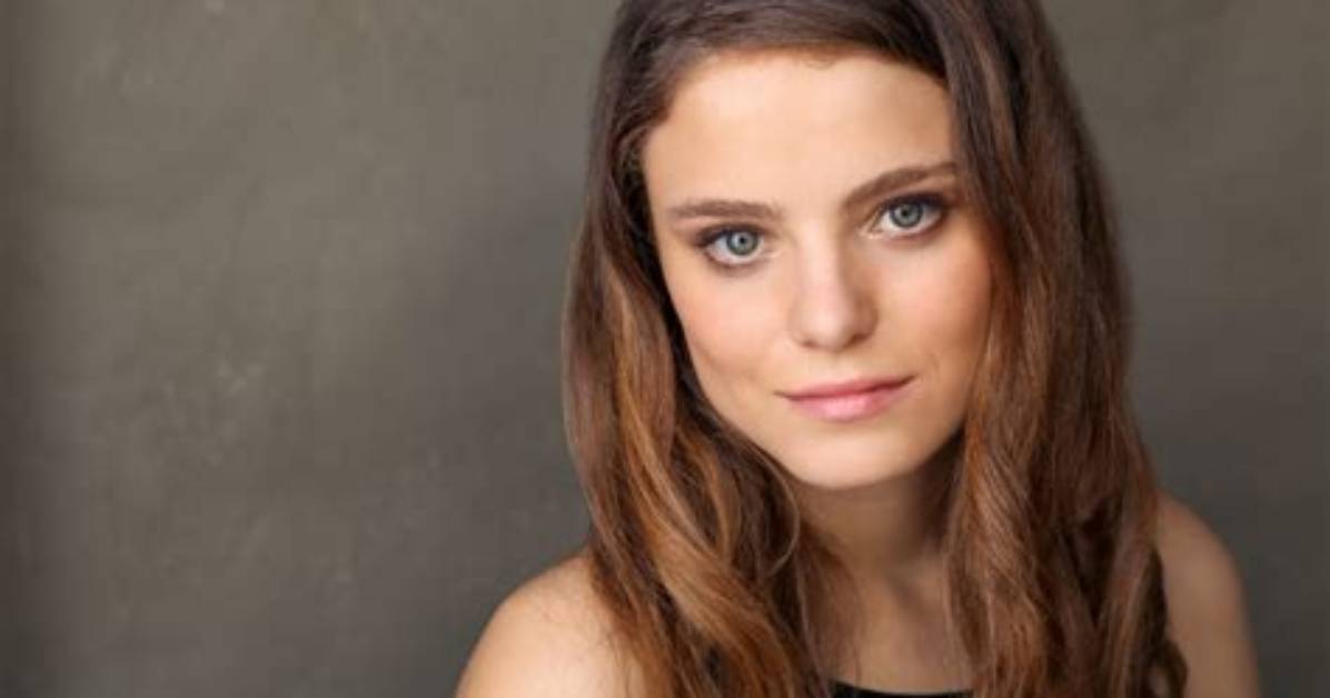 Mia Vallet