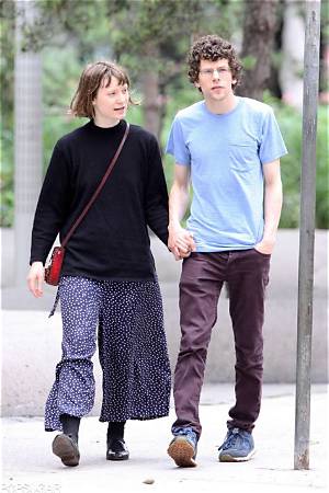 Mia Wasikowska: Boyfriend, Net Worth, Tattoos, Smoking & Body Measurements