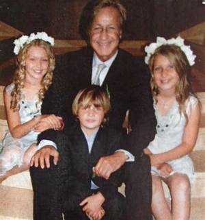 Mohamed Hadid Siblings, Young, Religion, Girlfriend, House, Wife, Ethnicity