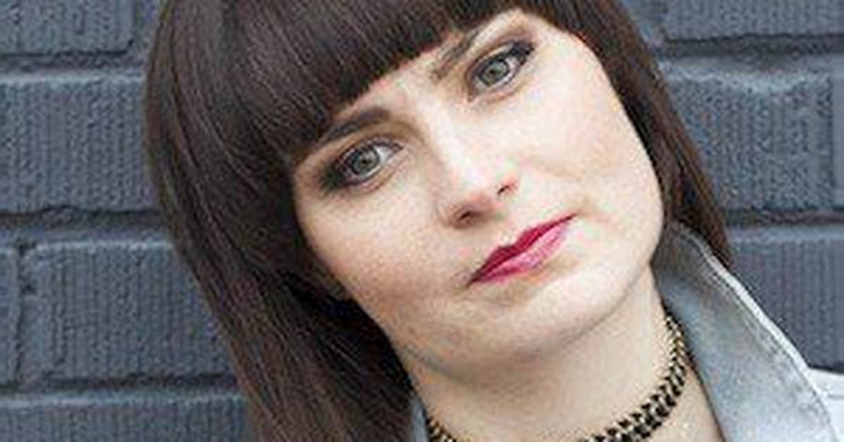 Molly Burke Bio- Age, Height, Book, Net Worth, Dating, Youtube