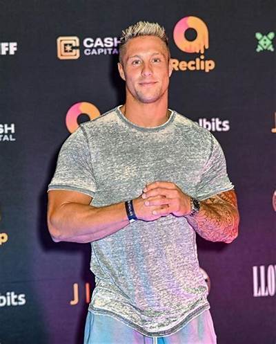 Nathan Rourke Height, Weight, Net Worth, Age, Birthday, Wikipedia, Who, Instagram, Biography