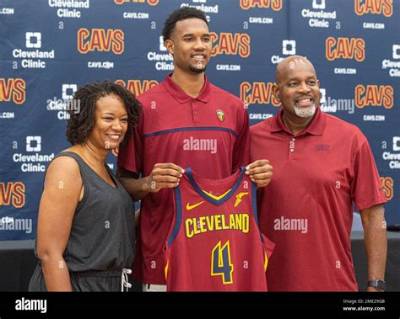 Nba Evan Mobley Parents: Nicol Mobley and Eric Mobley